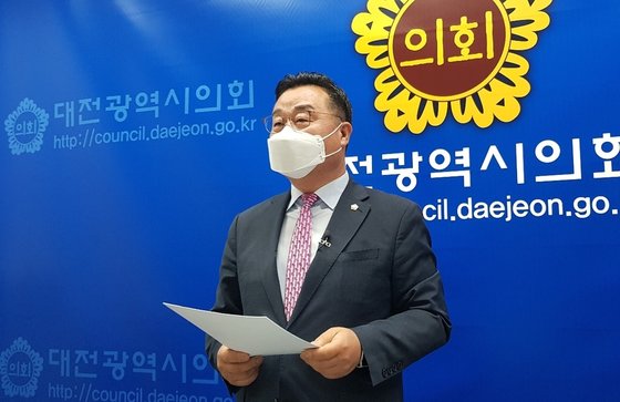 대전시의회 홍종원 의원이 민주당을 탈당하고 무소속으로 대전시의원 재선에 도전한다. 연합뉴스