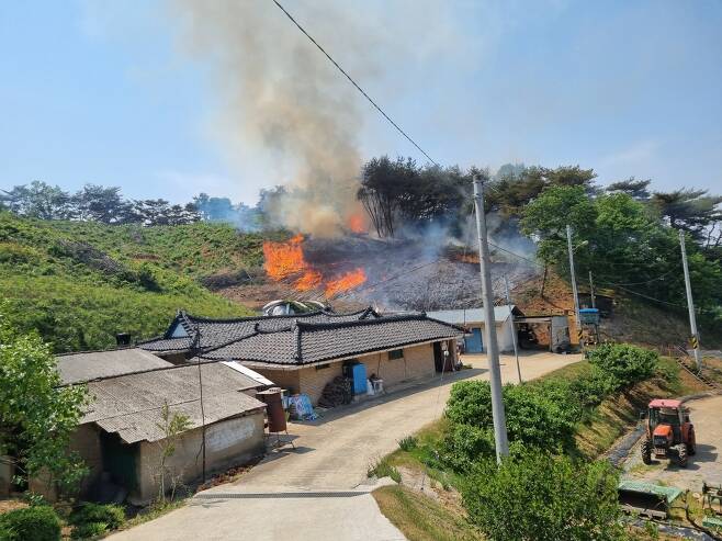 충남 당진시 당진포리 산불 현장.(산림청 제공)© 뉴스1