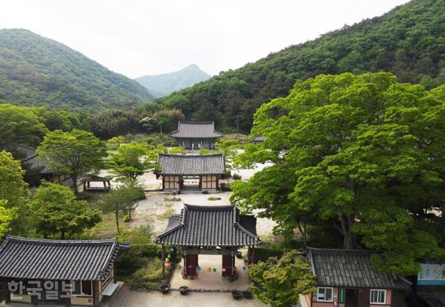 한국 선종 불교의 본산이라 자랑하는 장흥 보림사. 전각은 많지 않지만 절터는 넓다.