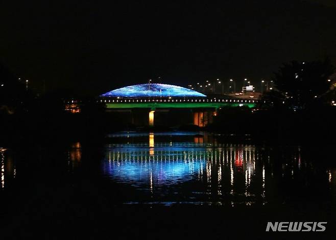 안양대교 주변 야간 경관.
