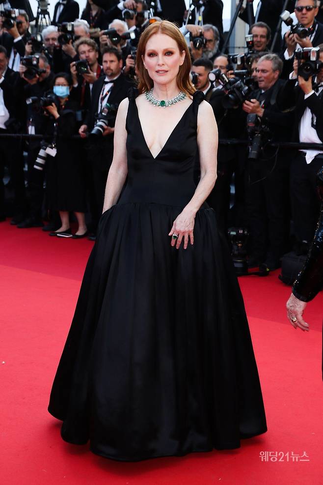 사진 : 제75회 칸 영화제(Cannes Film Festival), 배우 줄리안 무어(Julianne Moore) - Julianne Moore wears Bottega Veneta (사진제공 : 보테가 베네타)