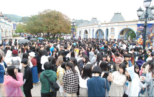 에버랜드 찾은 제주 수학여행단(신성여고 홈페이지 캡쳐)