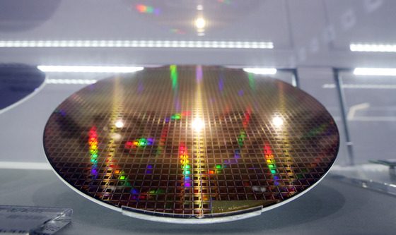 A semiconductor wafer is displayed at a Samsung Electronics' showroom in Seocho District, southern Seoul. [NEWS1]