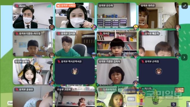 서울 도림교회 유치부 교사와 아이들이 메타버스 '도림학교'에서 온라인 교회학교 수업에 참여하고 있다.