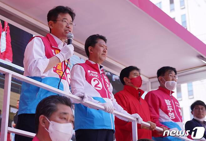 공식선거운동 이틀째인 20일 경북 구미역 유세에서 이철우 국민의힘 경북지사 후보가 지지를 호소하고 있다. (이철우 캠프 제공)2022.5.20/뉴스1 © News1 정우용 기자