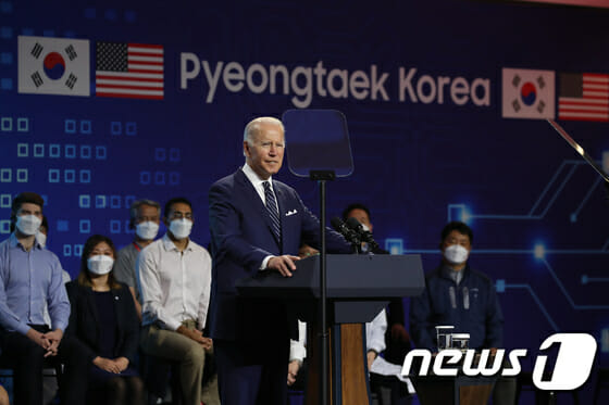 조 바이든 미국 대통령이 20일 경기 평택 삼성전자 반도체 공장을 방문해 연설을 하고 있다. (대통령실사진기자단, 뉴스1)