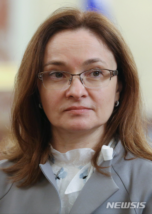 【모스크바=AP/뉴시스】 옐비라 나비울리나 러시아 중앙은행 총재는 23일(현지시간) 스위프트(SWIFT)를 대체하는 자체 금융 시스템을 도입했다고 밝혔다. 2018.05.24