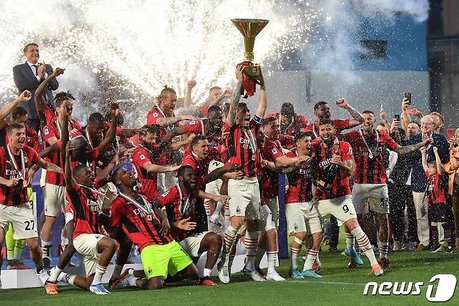 11년 만에 세리에A 정상에 오른 AC밀란. © AFP=뉴스1