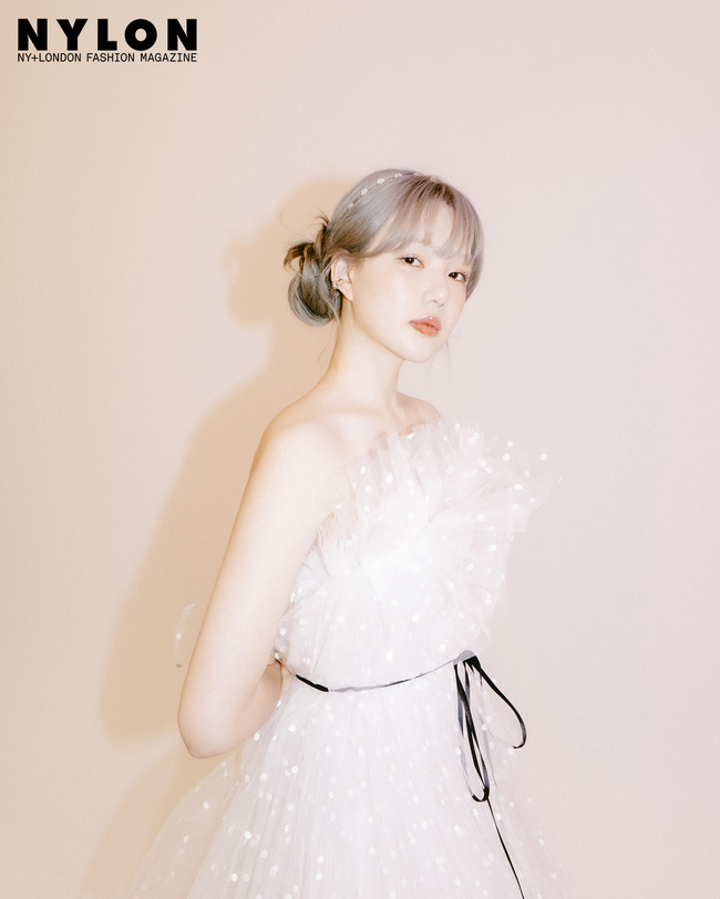 Yerin, from GFriend, is back in Solo.Nylon Korea released Yerins picture, which was released on May 23 from GFriend and released Solos first album.Yerin said, I am very nervous and I want to do well.He added that he would like to listen to the title song ARIA, Believer, Lalala, Time, which will continue to hum the order Ariariaria.In this nylon cover and pictorial, which shows Yerins usual look to match sneakers, walkers, and flat shoes in a colorful dress, she also revealed her own beauty tips that she eats a lot of enzymes to maintain baby skin and drinks every time she rests with water next to her.When I rest, I want to enjoy the entertainment program. If I have a chance, I want to appear in Six Sense and try to match the fake.It was the impression of the field shooting staff that the mouth was raised in the appearance of Yerin, a young detective who likes to reason and fit.Yerins pictures and videos, which are 100% proud to show the preparations for this album, can be found on Nylon Korea Instagram and YouTube.