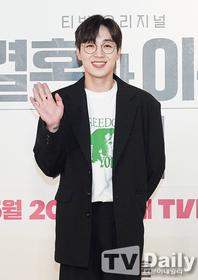 The production presentation of Mariage and Divorce was held live on the afternoon of the 24th.Kim Gu Kim Eana Lee Seok Hoon Gri, Park Nae-ryong PD and Lee Jin-hyuk PD attended the production presentation.