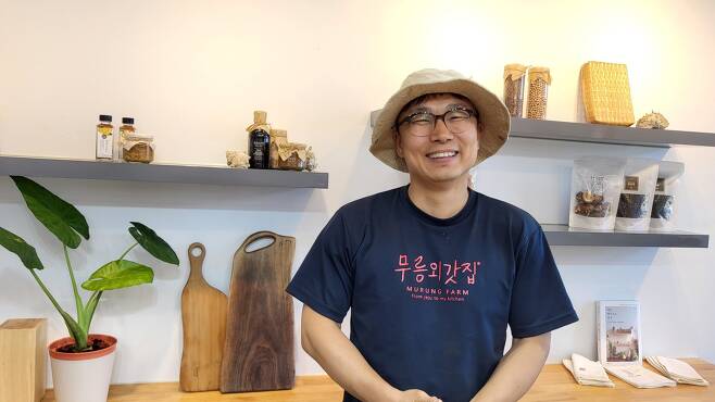 Kim Soon-il, executive manager of Murung Farm, poses at the market’s cooking classroom in Seogwipo, Jeju Island, during an interview with The Korea Herald, Friday. (Kim Hae-yeon/ The Korea Herald)