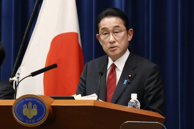 기시다 후미오 일본 총리가 지난 4월 8일 도쿄 총리관저 기자회견에서 질문에 답하고 있다. AP연합뉴스