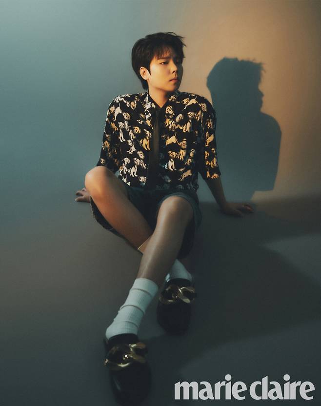 Singer Jung Seung-hwan, who introduced the digital single Hello, released an interview with the pictorial artist through the June issue of Marie Claire.Jung Seung-hwan in the picture showed his own charm while he was full of looks using knit best, shorts, and necress.In an interview, Jeong introduced his new song, Hello, and said, It was a strange feeling. The more I called it, the more I seemed to enter the music.And the word bye is deeply related to himself, Most of the ballads that have been sung have similar emotions to this new song.I also thought that this might be the sentiment of singer Jung Seung-hwan When asked about how to sing, he said, I basically try to express it without overloading.He added, I do not think about the lyrics, but I concentrate on the emotions in them. He added, I try to make the lyrics sound like words.He said he wanted to be as honest as possible in the music, and finished the interview. If you have a hard heart, you will go down to the floor.I want to be a voice that can reach the rugged bare floor. More pictures and interviews by singer Jung Seung-hwan can be found in the June issue of Marie Claire and the Marie Claire website.