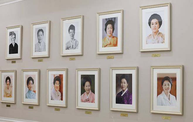 맨 오른쪽 하단에 김정숙 여사의 사진이 걸려 있다. 김경록 기자