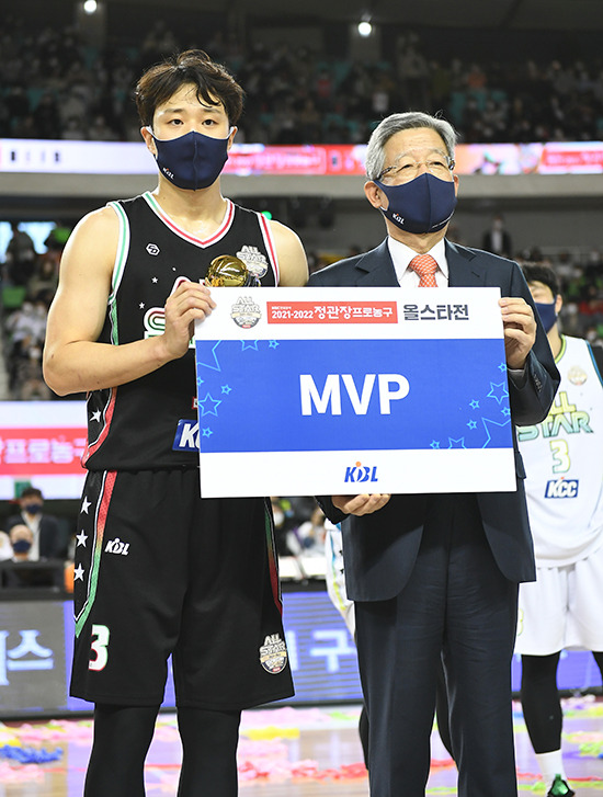 KCC 허웅(29)이 KBL 올스타전 유니폼 경매에서도 최고의 인기를 자랑했다. 사진=KBL 제공