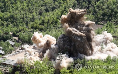 2018년 북한 풍계리 핵실험장 갱도 폭파 모습. 연합뉴스