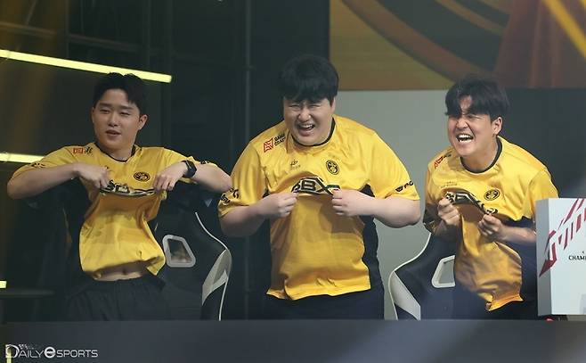 리브 샌드박스는 오프라인 강자라는 평가답게 첫 경기서 승점 6점을 획득했다.