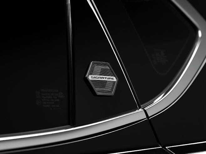 쌍용자동차가 렉스턴 브랜드 론칭 20주년을 기념해 고급 편의사양을 기본 적용하고 상품성을 높인 올 뉴 렉스턴 ‘시그니처’ 스페셜 모델을 판매 개시한다고 1일 밝혔다. (사진=쌍용차)