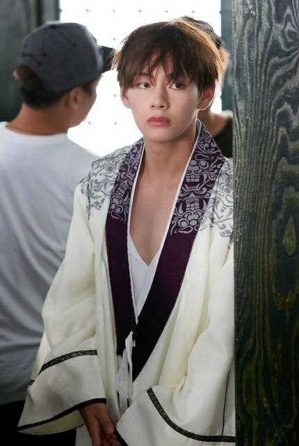 방탄소년단 뷔, 드라마 '화랑' 당시 사진 공개.."그리운 한성♡"