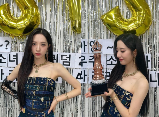 Bona posted several photos on her instagram on the 3rd, along with an article entitled Happy Night! Thank you I will work harder.In the photo, Bona is taking a commemorative photo with a trophy given to the final winner.WJSN custom cake to commemorate the last episode of Queendom 2 and envelope with the phrase Final Win WJSN are being unveiled.The netizens responded with a hot response such as WJSN congratulates so much, Bona honor returning to Bona and I am thrilled to win the final.The Group Black Pink Index also celebrated together, leaving an emoji in the comments.Mnet Queendom 2, which was broadcast on the last two days, was the final live broadcast stage to cover the final winner.WJSN lifted the trophy after competing with the group Girl of the Month (LOONA), which won the runner-up.On the other hand, Bona was recognized for its ability to break down into a fencing player Singuum in the TVN drama Twenty Five Twenty One which last April.Bona, who returned to the actor as a singer, is scheduled to return to WJSN on July 5th.Prior to the comeback, the group will hold a solo concert at the Olympic Hall in Seoul Olympic Park on November 11 and 12.