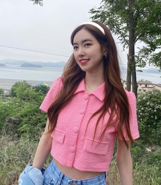 Actor Jin Se-yeon boasted a innocent beauty.On the 3rd, Jean Seon-yeon posted several photos on his instagram.In a pink top and jeans, Jin Se-yeon wore a headband and smiled freshly, showing off her slender forearms and a slender waist, showing off her slim body line.On the other hand, Jin Se-yeon appears in a new drama Bad Memory Eraser, which depicts the observation romance of a man who changed his life with a memory eraser and a woman who holds his fate.