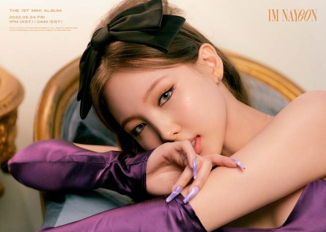 TWICE Nayeon released the first concept photo of the Solo debut album IM NAYEON (IM Nayeon).Nayeon is opening teasers, including new-vote tracklists, opening trailers and tising timetables, sequentially on official SNS channels ahead of the release of its first mini album IM NAYEON on June 24 Days at 1 p.m. (US Eastern time, 0 p.m.).On June 8th, at 0:00, we posted the first concept photo that shows a new song atmosphere.In the teaser, Nayeon showed off his full-blown visuals and fascination charisma.Cats eye makeup and subtle color lenses were fully digested and deeply impressed.He also raised his expectations for the new song POP! (pop!), raising the fun of watching with pop-star-like styling such as colorful crowns and nail art.Nayeon Solo debut song POP!is a song that is in harmony with famous writers such as Kenji (KENZIE), London Noise (LDN Noise), and Isran, and features addictive melodies and popping energy.Nayeon is the most Nayeon-like charm on high-quality music, aiming at the All Summer music industry.Nayeon Minis 1st album IM NAYEON, which adds meaning to TWICEs first solo album, is receiving a lot of attention.In particular, after the opening trailer video was released on June 7, it was ranked # 1 on the YouTube Trending Worldwide.The new name means the real name Nayeon and expresses a special presence of IM NAYEON, or I am Nayeon.Nayeon made various efforts and attempts such as participating in the song solo song and releasing the first other artist feature song of TWICE release album.