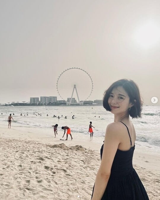 Actor Lee Elijah has been on the latest occasion.Lee Elijah posted several photos on his instagram on the 13th without any comment.In the photo, Lee Elijah, who is smiling brightly in the background of the beach, is shown.In particular, Lee Elijah is captivating the eyes because he is showing off his unchanging goddess beauty even in a single transformation.In addition, the white skin exposed in a black sleeveless dress and the slender body that can not be found are envious.Meanwhile, Lee Elijah signed an exclusive contract with his agency, Woong Bin E & S, in March.