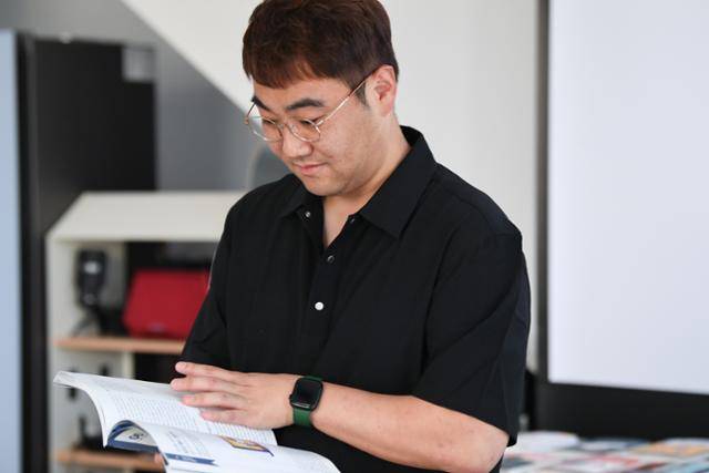 성원씨는 사이드 프로젝트로 한국언론진흥재단이 발행하는 미디어 전문 월간지 '신문과 방송'에서 기획위원으로 일하기도 했다. 김하겸 인턴기자