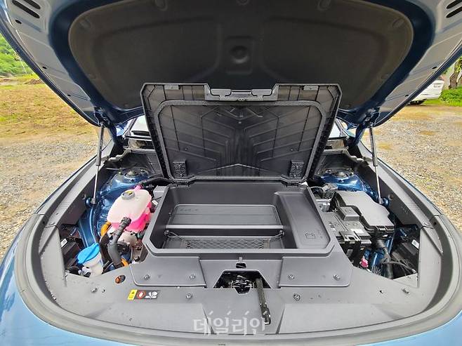 올 뉴 니로 EV 프론트 트렁크를 연 모습 ⓒ데일리안 이슬기 기자