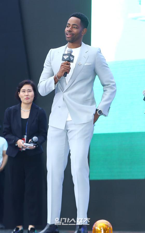 Actor Jay Elis attended the movie Top Gun Maverick Red Carpet held at the outdoor plaza of Lotte World Tower in Jamsil, Seoul on the afternoon of the 19th.