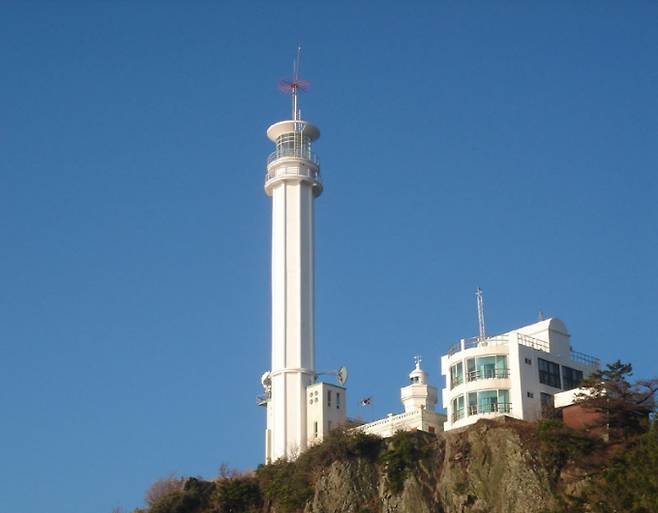 7월1일부터 무료 체험 숙박이 가능한 가덕도 등대 전경/사진=부산해수청