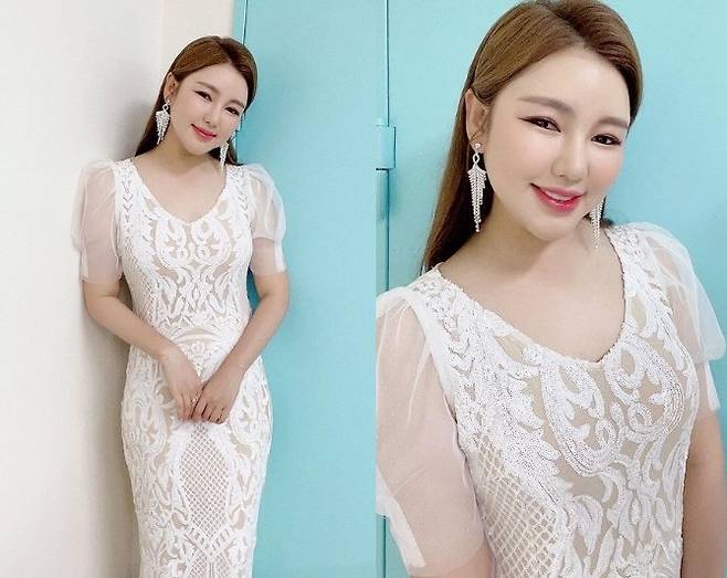 Singer Song Ga-in showed off her elegant dress figureSong Ga-in posted two photos on his 20th day with an article called Dream concert through his instagram.The photo shows Song Ga-in smiling in a white dress with a see-through design.Song Ga-in, with a sweet smile, is captivating her eyes with her bright beauty and slender yet elegant dress that looks like she has ripped out Fairytale.Meanwhile, Song Ga-in is meeting fans through a national tour concert.