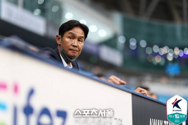 최용수 강원FC 감독. 한국프로축구연맹