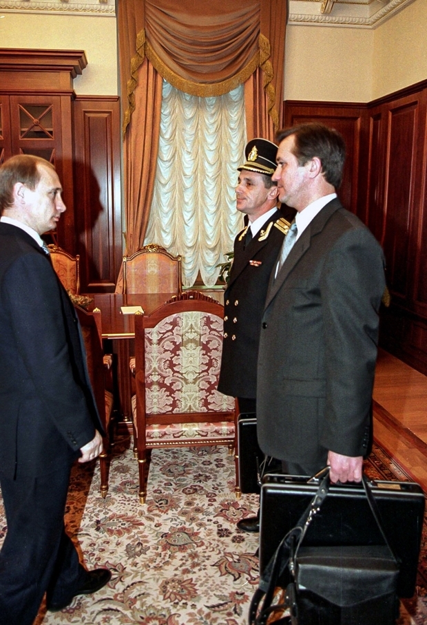 ‘체게트’(Cheget)라 불리는 러시아 핵가방은 1983년 유리 안드로포프 서기장 때 만들어졌다. 푸틴 대통령은 1999년 보리스 옐친의 뒤를 이어 총리 겸 대통령 권한대행으로 취임하면서 체게트를 손에 넣었다.