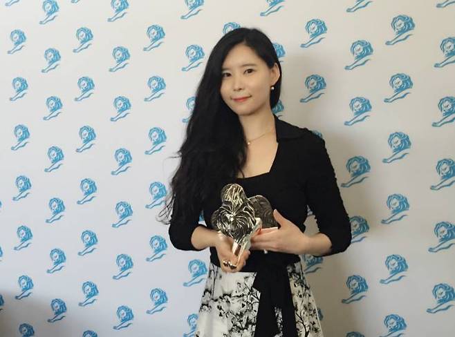 칸 국제광고제에서 은상을 수상한 김지영 대표. 출처=김지영 대표