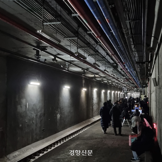 서울 신설동역 ‘유령 승강장’에서 촬영이 진행되는 모습 | 서울교통공사 제공