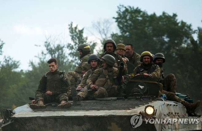 돈바스 요충지 리시찬스크의 우크라이나 병사들 [AFP 연합뉴스 자료사진. DB 및 재판매 금지]