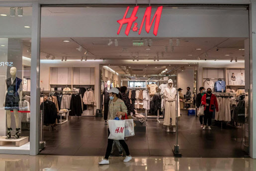 H&M 중국 상하이 매장의 모습