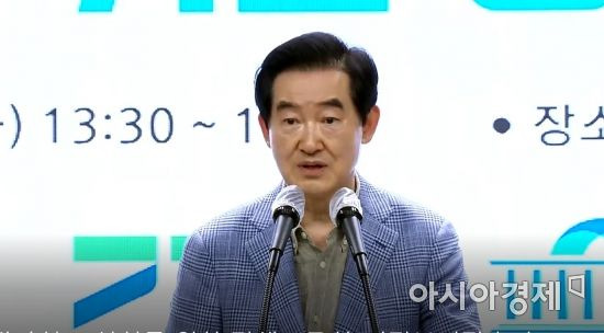 안병용 의정부시장이 24일 경기도청 북부청사에 열린 '경기북부 특별자치도 설치를 위한 정책토론회'에서 축사를 하고 있다. [경기도]