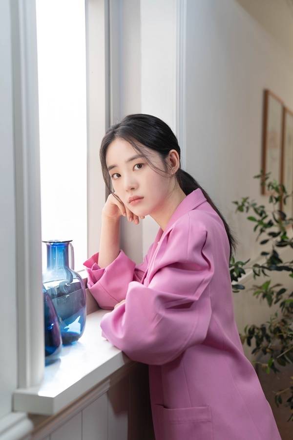 신시아는 `제2의 김다미`라는 표현에 영광이라며, 전작의 마녀 김다미의 조언이 많은 힘이 됐다고 말했다. 사진|NEW