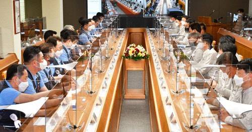 현대자동차 노사가 26일 울산공장 본관 동행룸에서 2021년 임금 및 단체협약 교섭 상견례를 열고 있다. <연합뉴스>