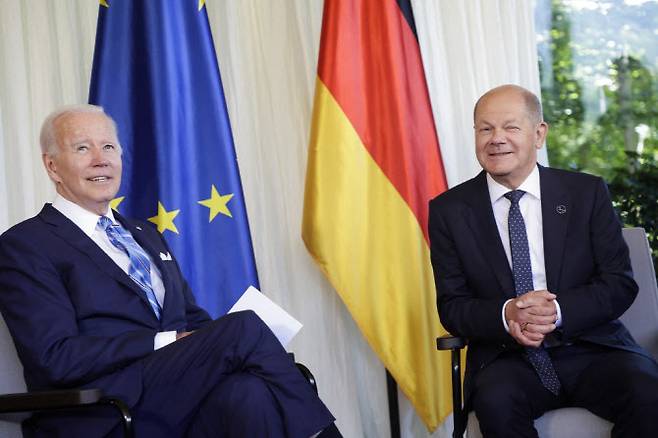 조 바이든 미국 대통령(왼쪽)과 올라프 숄츠 독일 총리(사진=AFP)