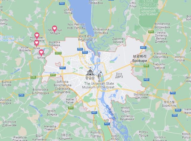수도 키이우(흰색) 북서쪽으로 외곽도시들이 형성돼 있다. 하트로 표시된 도시는 맨 위쪽부터 모슌, 호스토멜, 부차, 이르핀. 구글맵 캡처