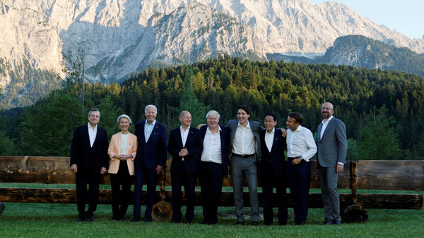 독일서 포즈 취한 G7 정상과 EU 정상들 [자료사진: 연합뉴스 제공]
