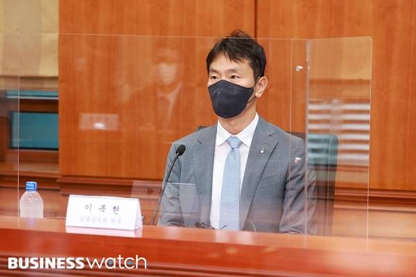이복현 금감원장(사진)이 23일 서울 여의도 금융투자협회에서 증권·자산운용사 CEO들과 간담회를 진행하고 있다. / 사진=금융감독원