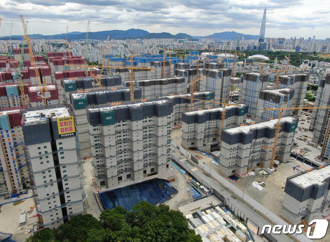 서울 강동구 둔촌주공 재건축 현장 모습. 2022.6.7/뉴스1 © News1 박세연 기자