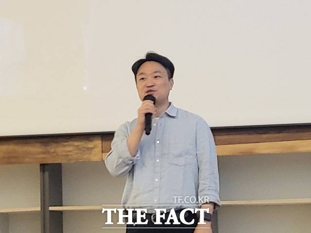 홍민택 토스뱅크 대표가 28일 중구의 한 커뮤니티실에서 '미디어데이'를 개최하고 실적에 대해 발표하고 있다. /정소양 기자