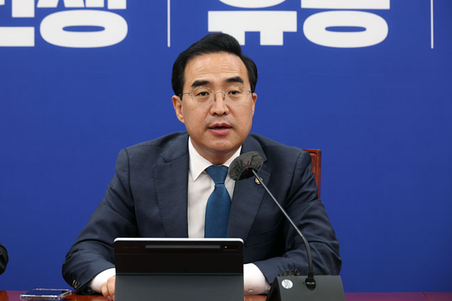 박홍근 더불어민주당 원내대표가 28일 국회에서 열린 원내대핵회의에서 발언하고 있다. 국회사진기자단