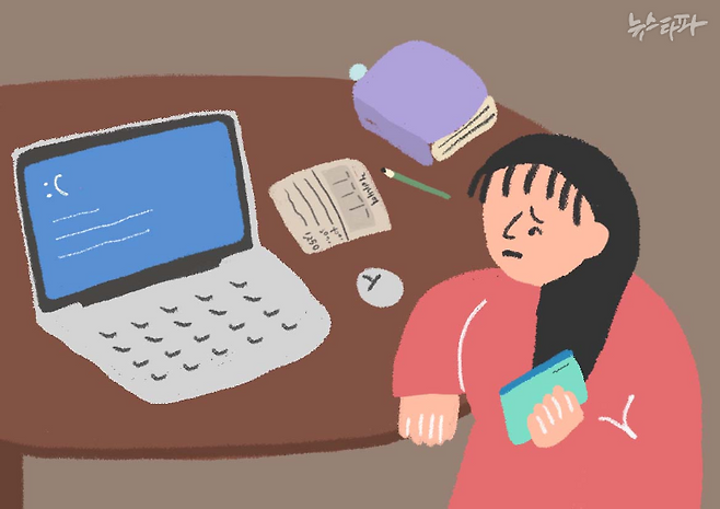 ▲ 청년 수급자 김민정(가명) 씨는 최근에는 사용하던 노트북이 고장 났지만 새 노트북을 장만할 목돈 200만 원을 마련할 방법이 없어 고민이다. ⓒzzingrim