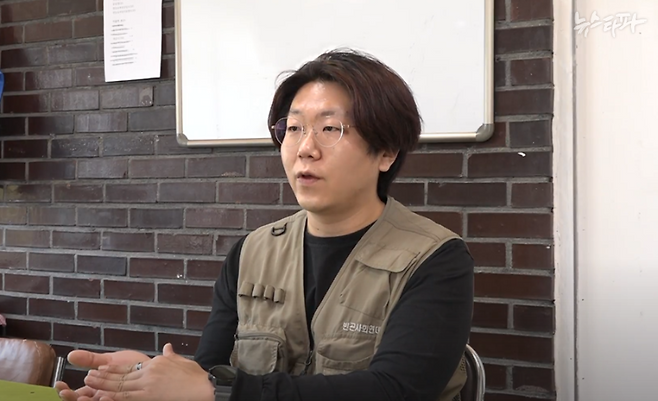 ▲ 정성철 빈곤사회연대 사무국장이 생계급여 인상 필요성을 설명하고 있다. ⓒ장시온